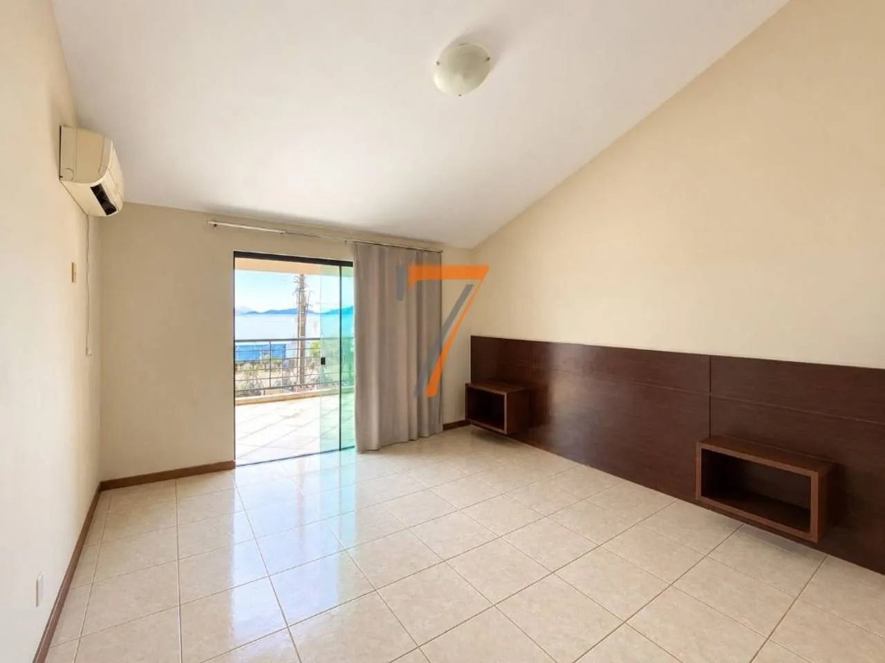 3-bedroom house with a water view in Florianópolis — photo 4