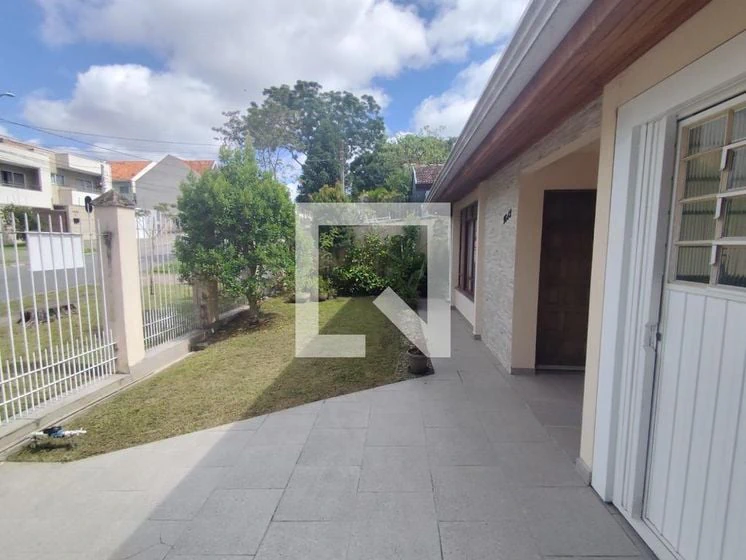 Casa con piso de madera o laminado en Curitiba — photo 23