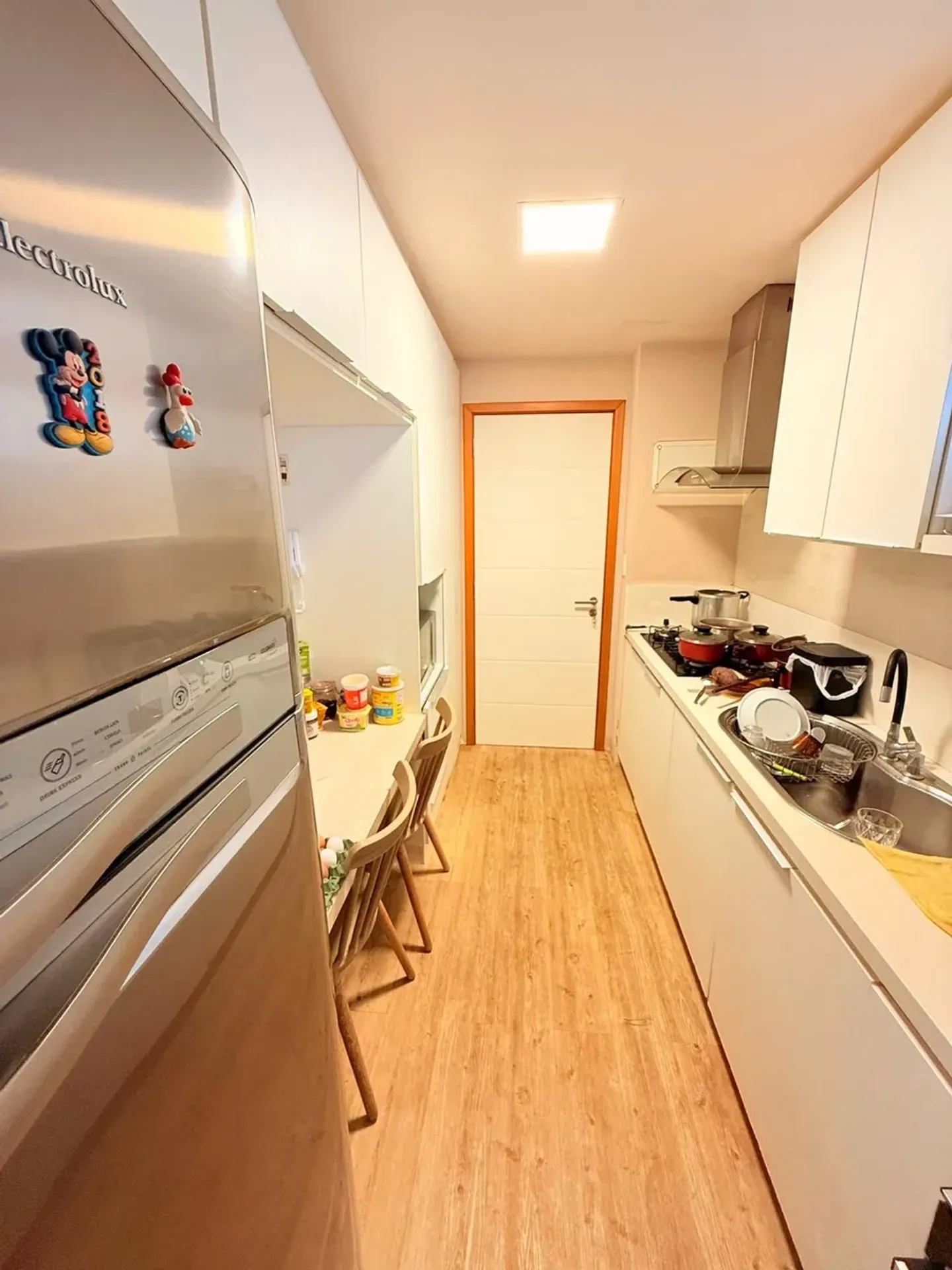 3-bedroom apartment in a building with a coworking space — photo 2