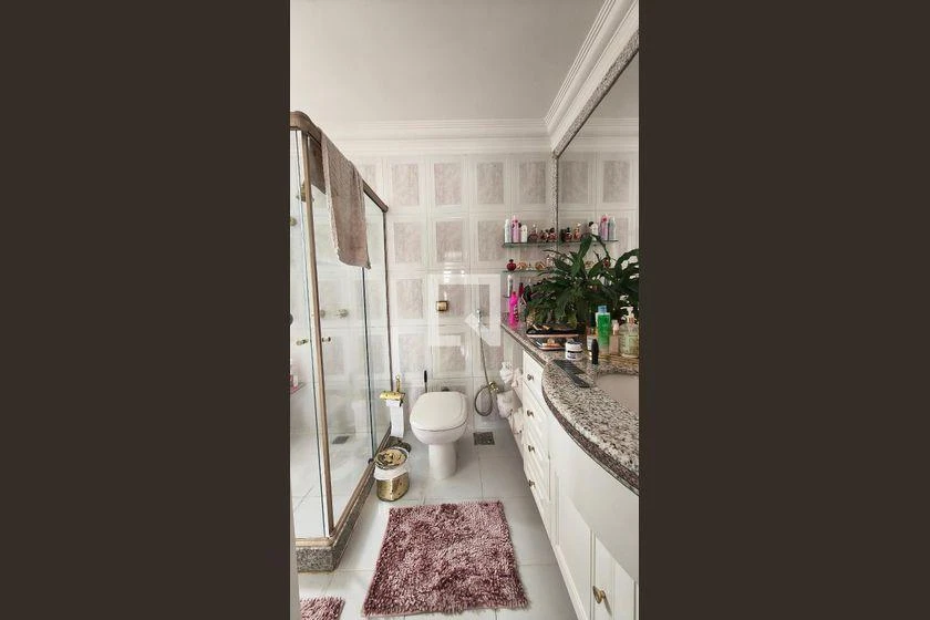 290 m² house with a bathtub and a walk-in closet — photo 33