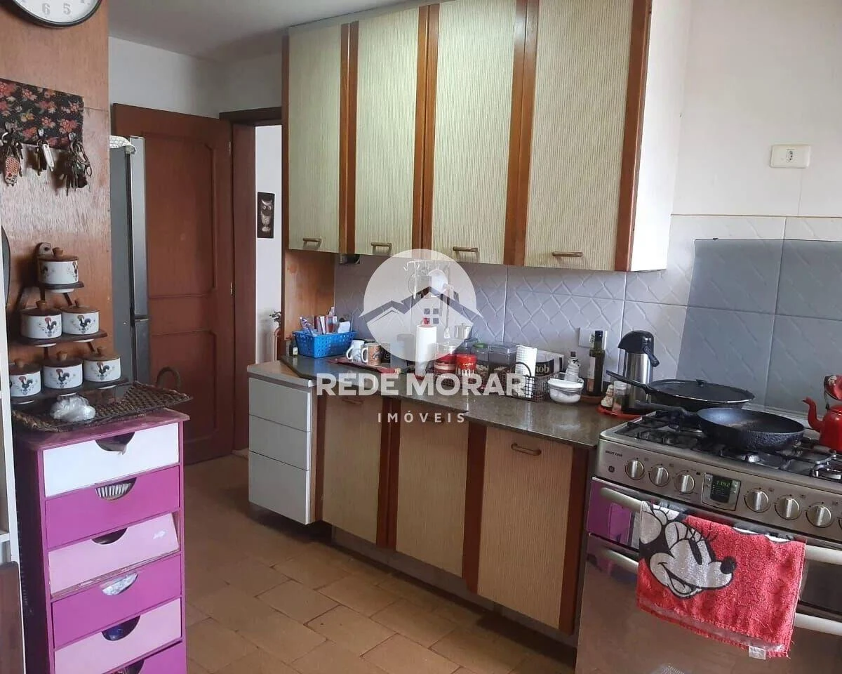 4-bedroom apartment with a glass-enclosed balcony — photo 17