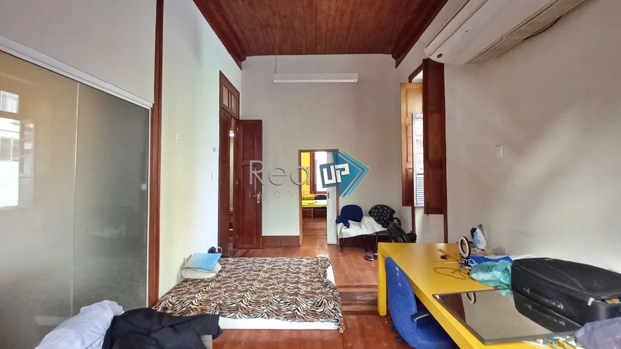 Colonial-style house with 3 bedrooms and a balcony — photo 36