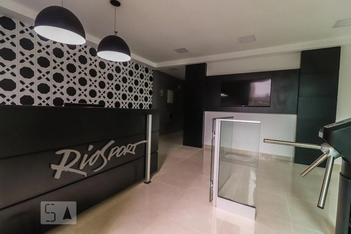 Furnished 1-bedroom apartment with a glassed balcony — photo 23