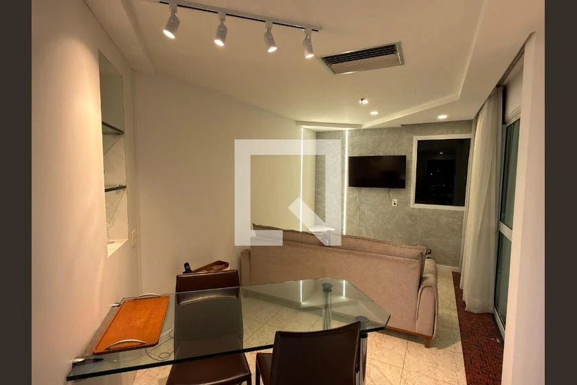 Apartamento mobiliado com cozinha americana e armários — photo 9