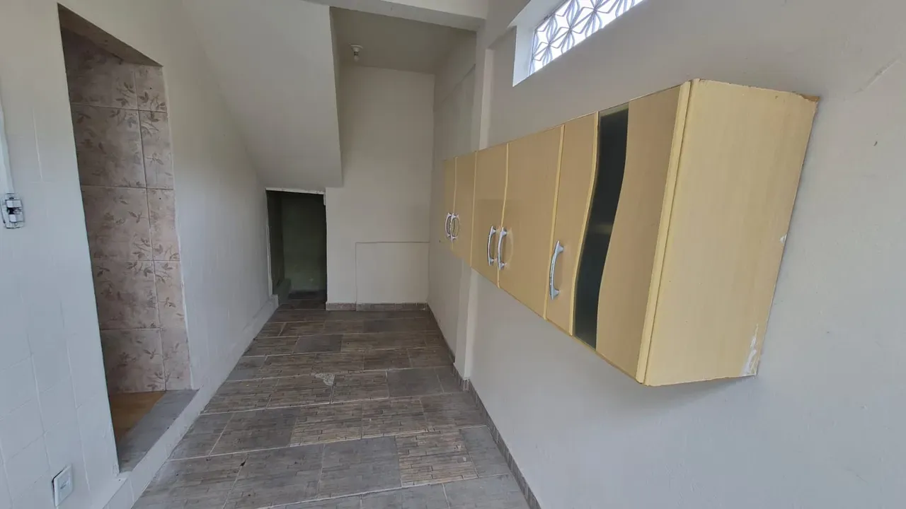 Linear street-facing house with 2 bedrooms and a backyard — photo 18