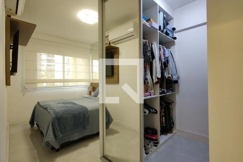 3-bedroom apartment with a walk-in closet — photo 45