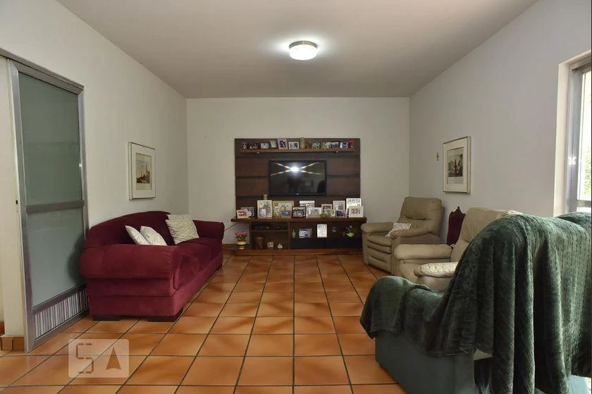 Casa para aluguel com 4 quartos, 450 m² e 6 vagas