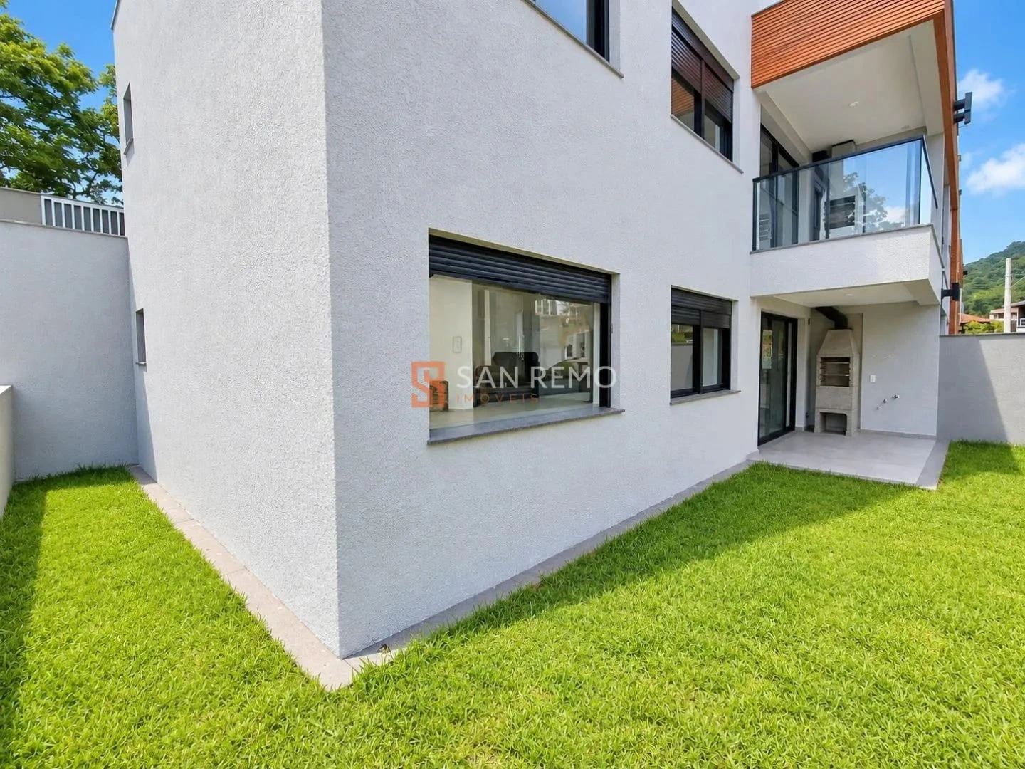 2-bedroom apartment with private BBQ