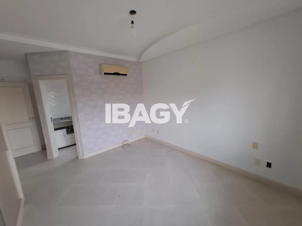 4-bedroom house with 3 suites and 400 m² total area — photo 36