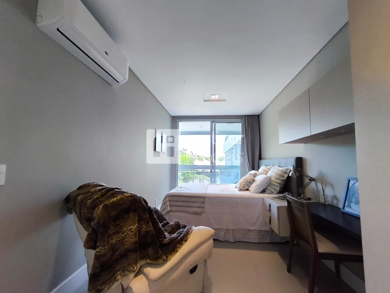 Furnished 3rd-floor apartment with 2 en-suites 170 m² — photo 44