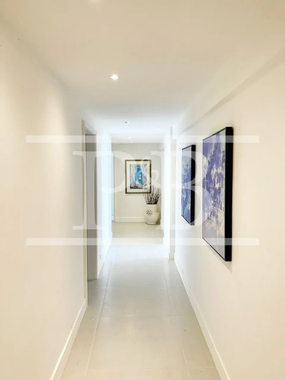 Furnished 4-bedroom apartment with open-plan kitchen — photo 6