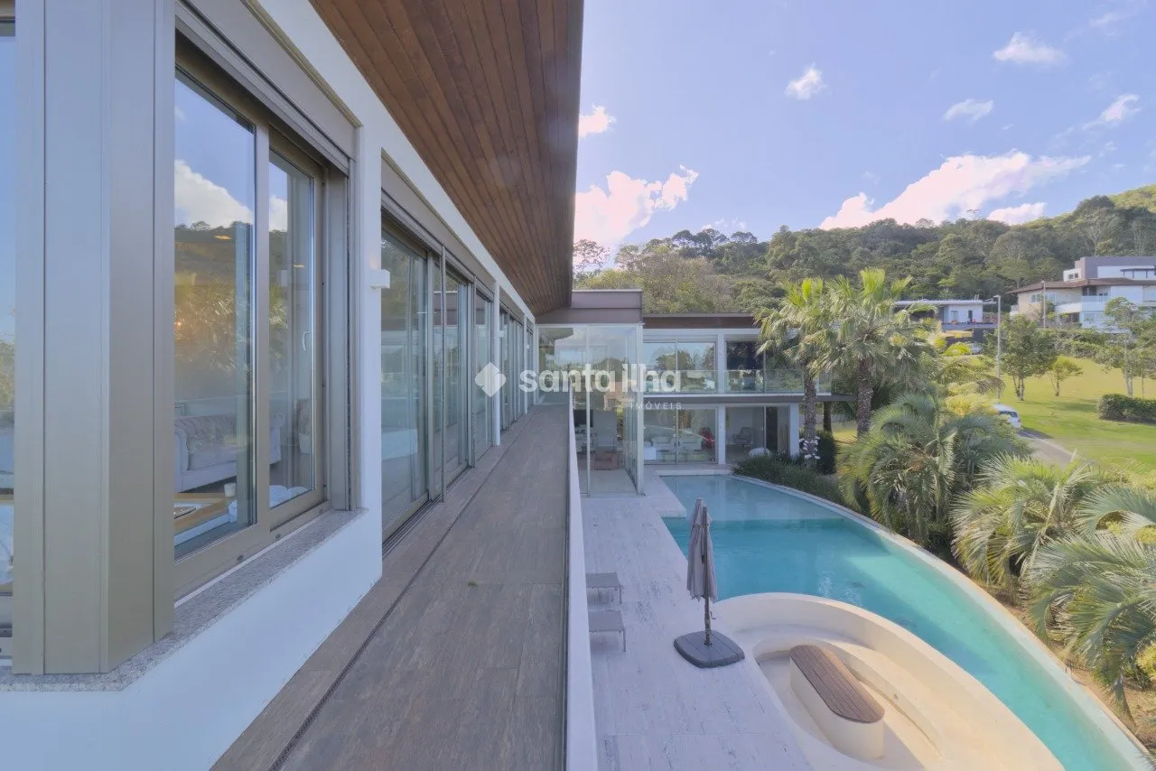 House with 6 en-suite bedrooms and 8 bathrooms, 1350 m² — photo 33
