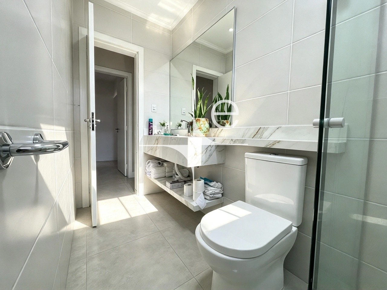 Furnished apartment, 184 m², with floor-to-ceiling windows — photo 13