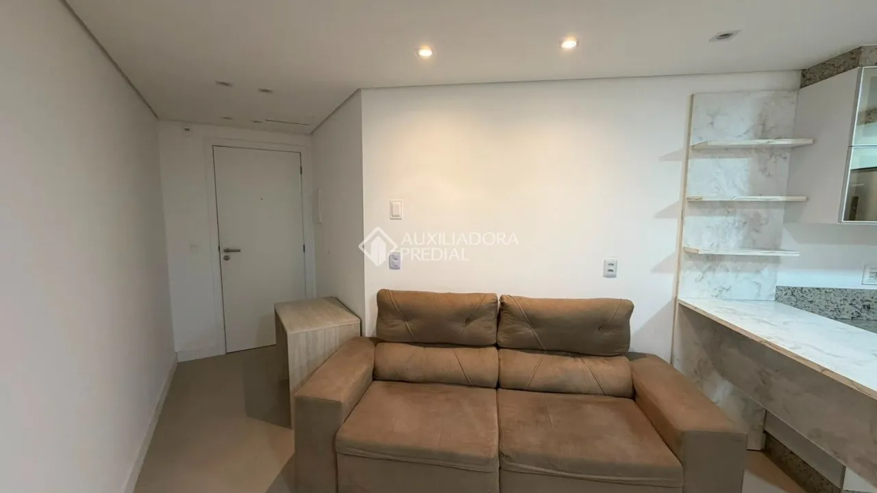 Furnished 1-bedroom apartment with 1 bathroom — photo 22