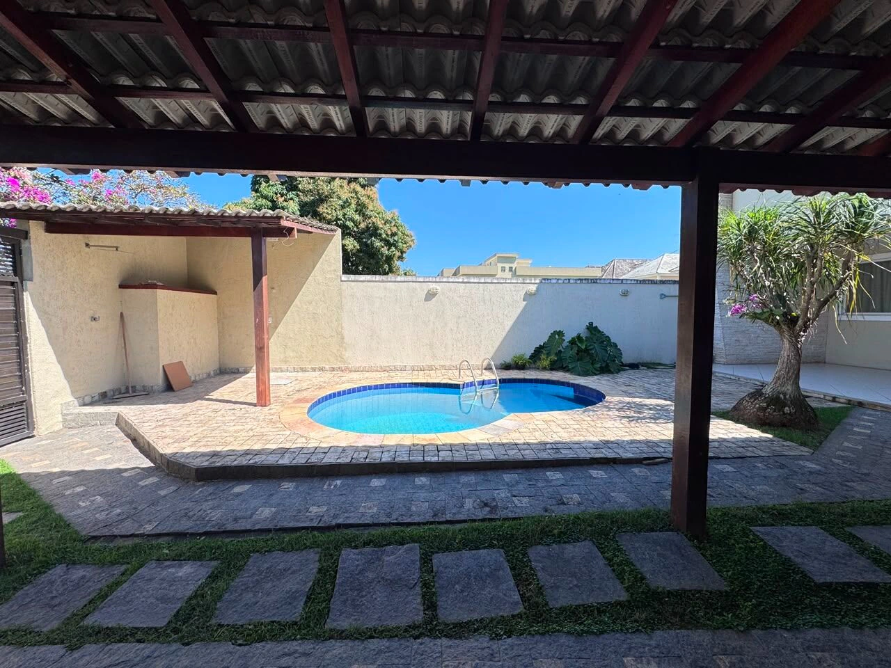 Rental house with 6 bedrooms and 246 m² — photo 17