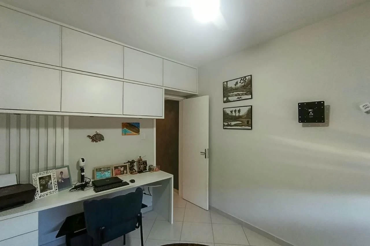 Home office in a 2-bedroom house, 280 m² — photo 11