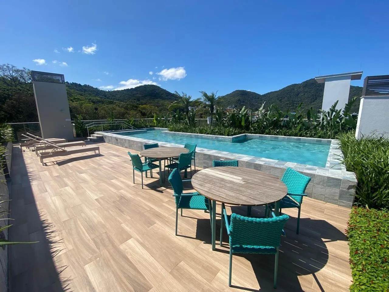 3-bedroom apartment with a grill on the balcony — photo 8