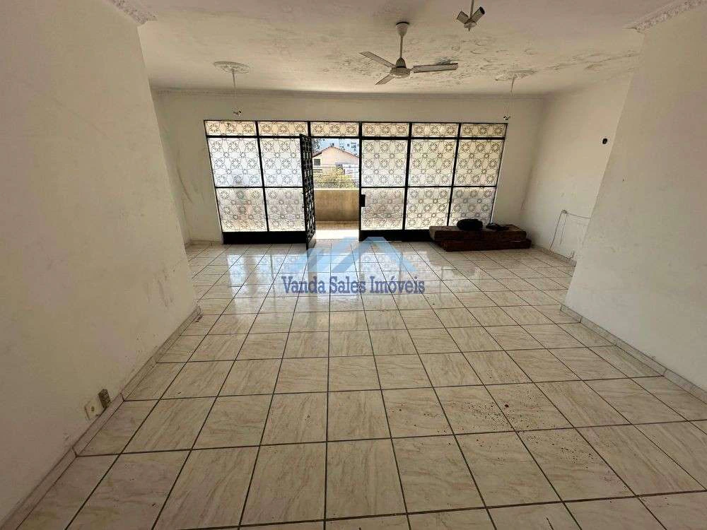 House with no parking, 4 bedrooms and 2 bathrooms — photo 5