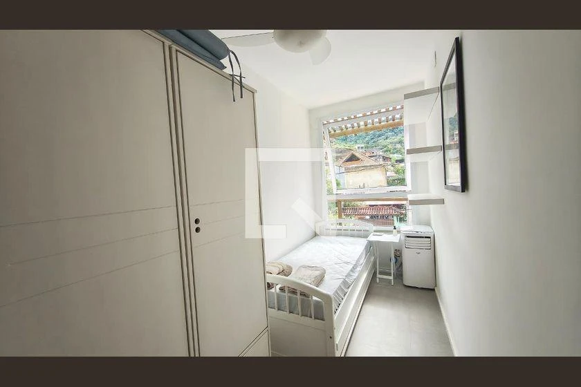 3-bedroom house with 290 m² and open-plan kitchen — photo 47