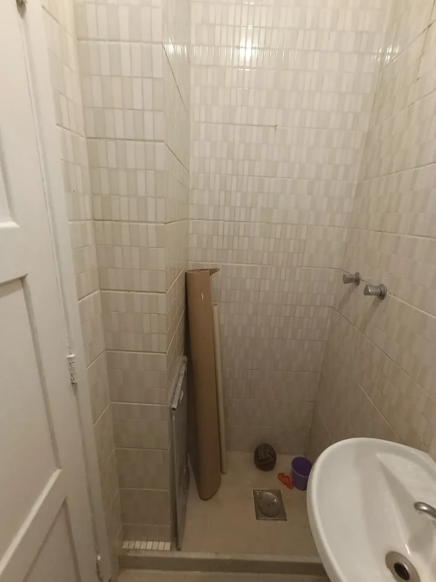 Unfurnished apartment with 3 bedrooms and 1 bathroom — photo 39