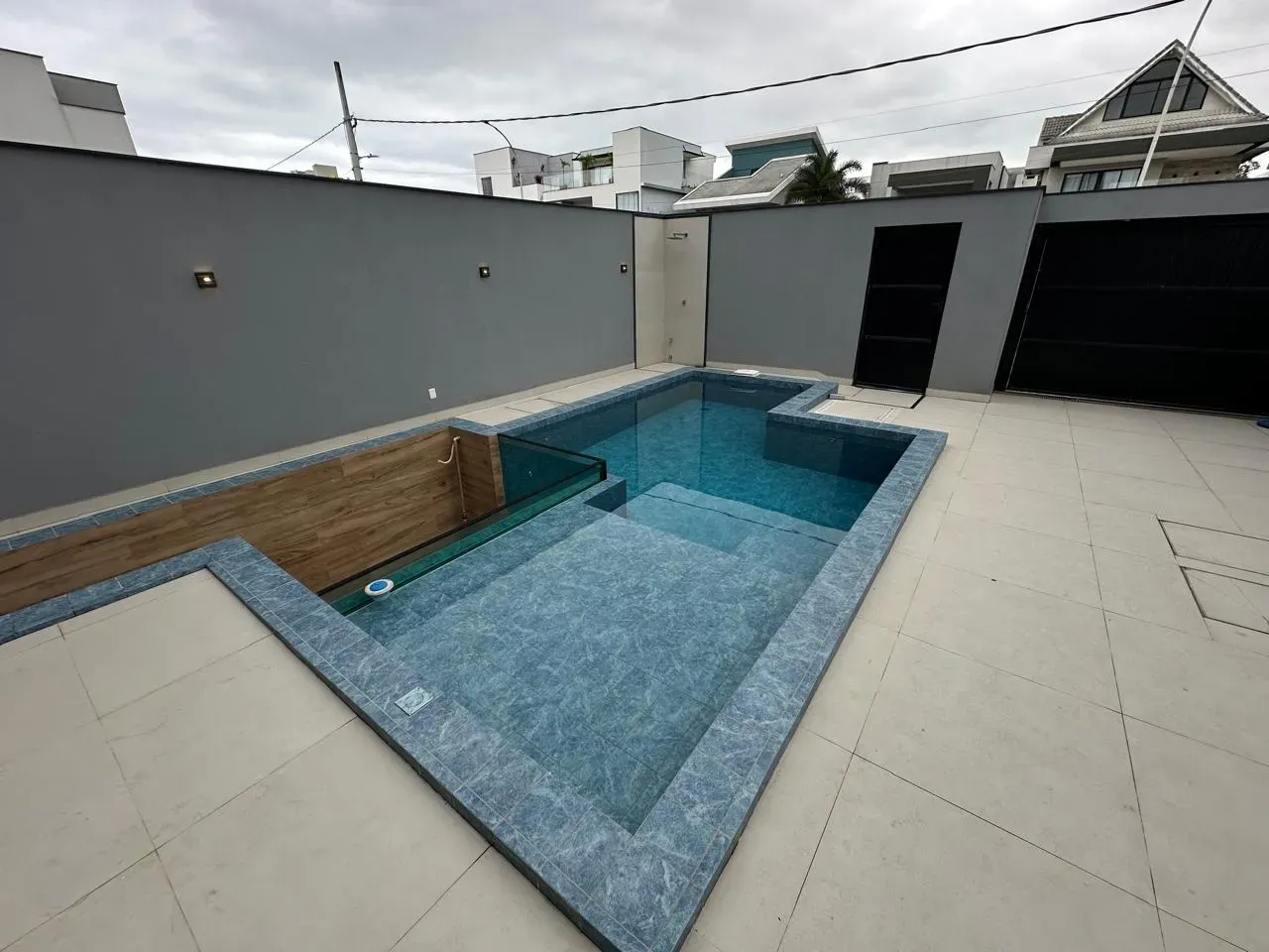 Private pool in a 5-bedroom house, 410 m² — photo 26