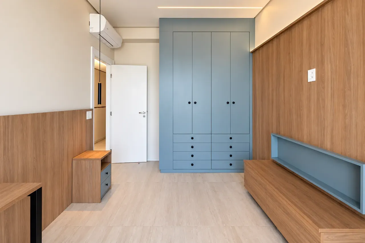 4-bedroom apartment with a water view — photo 13