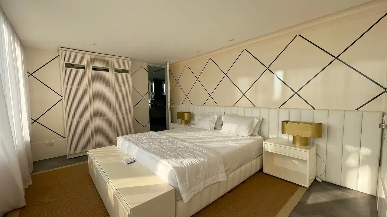 Unfurnished 3-bedroom, 3-bath house with a balcony — photo 24