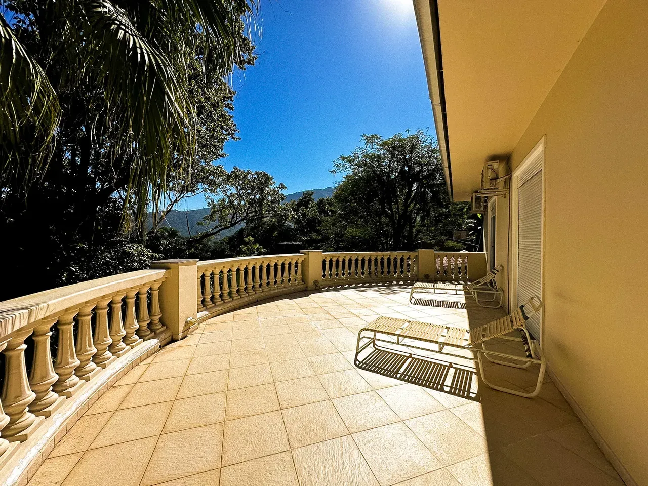 Furnished house with 4 bedrooms and 2993 m², 3 en-suites — photo 3