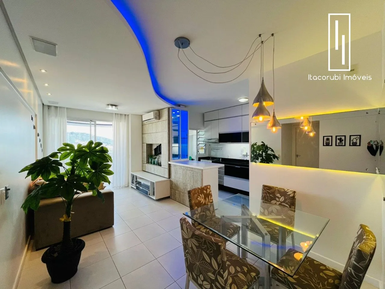 Furnished 2-bedroom apartment with enclosed balcony