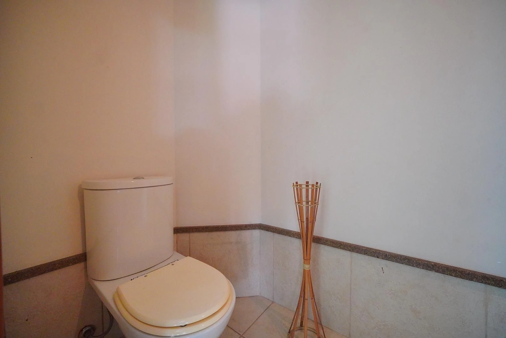 407 m² house with a washing machine and a bathtub — photo 38