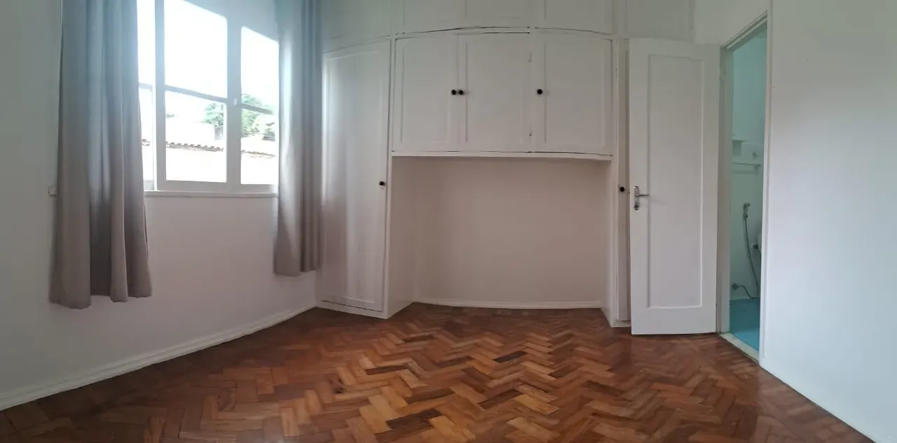 Apartment on the 3rd floor with wood or laminate floors — photo 3