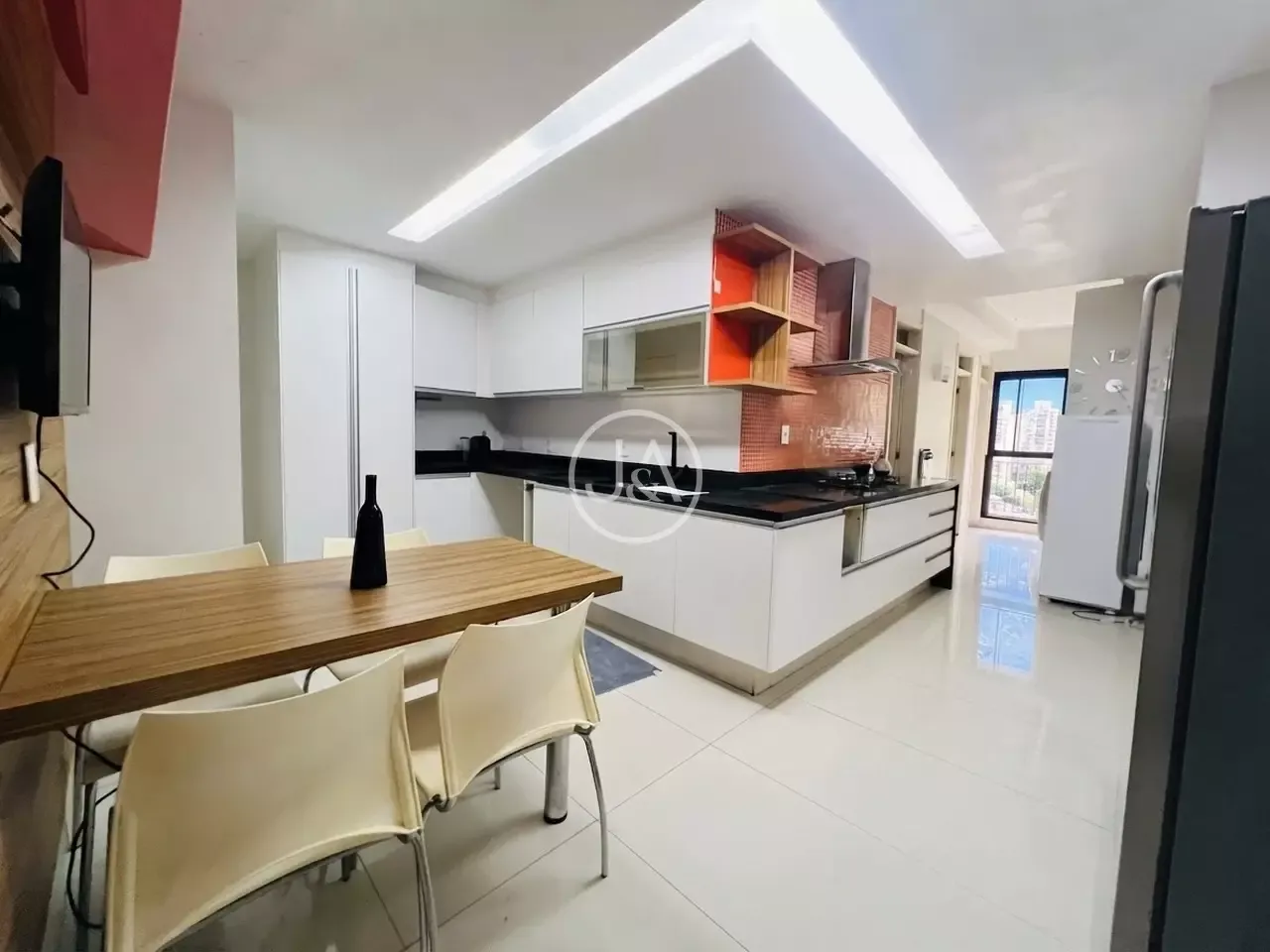 For rent 3-bedroom apartment with 251 m² and a balcony — photo 16