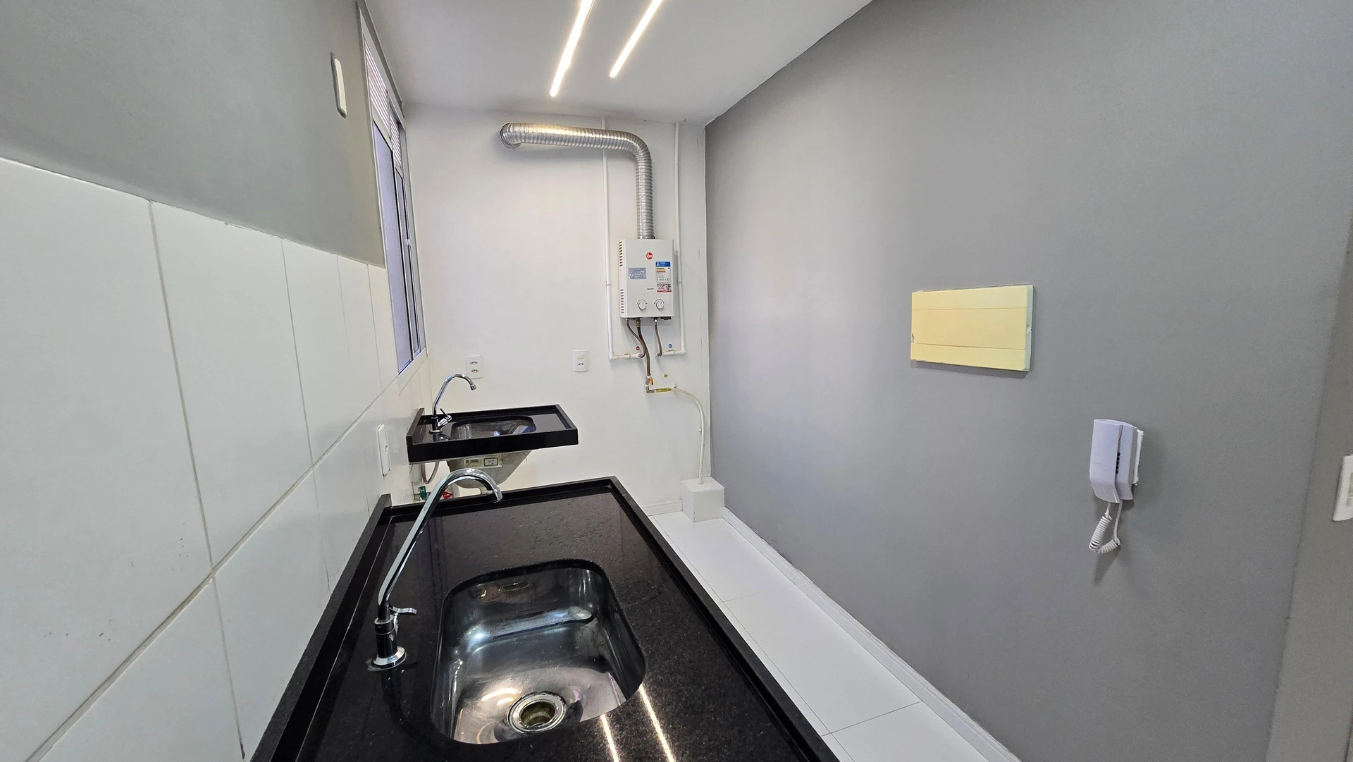 Apartamento com 2 quartos e 1 vaga, sem mobília