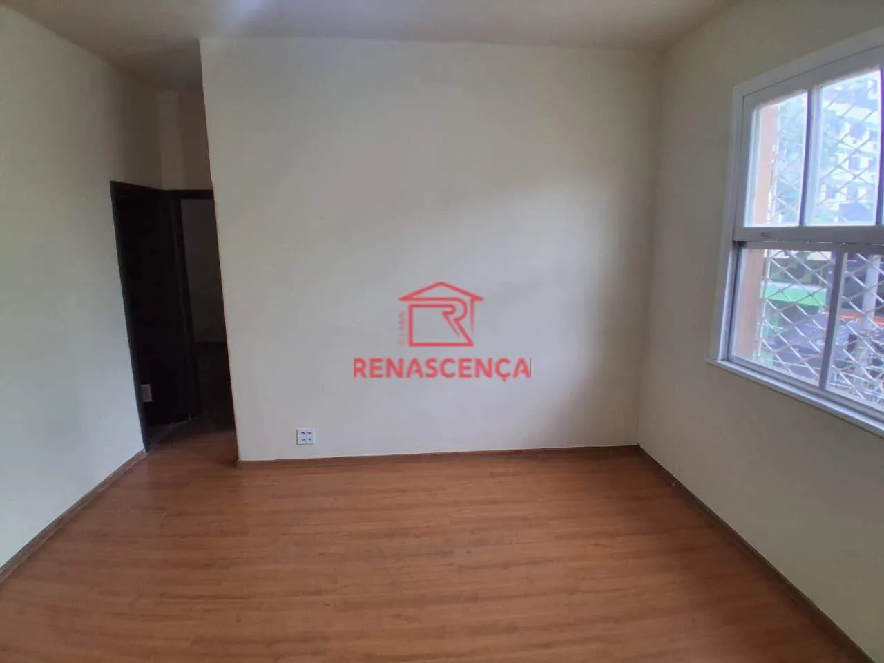 House, 200 m², with wood or laminate floors — photo 10