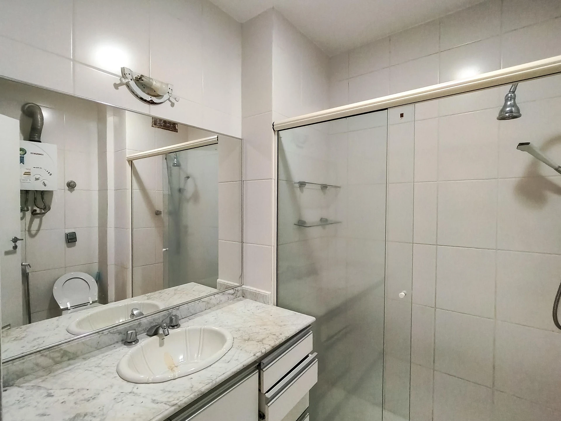 Furnished 4-bedroom apartment with 3 bathrooms — photo 26