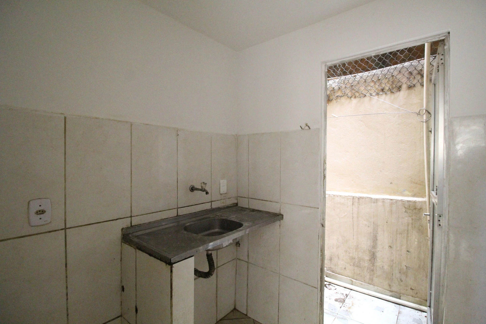 House with 1 bedroom and 1 bathroom with electric shower — photo 13