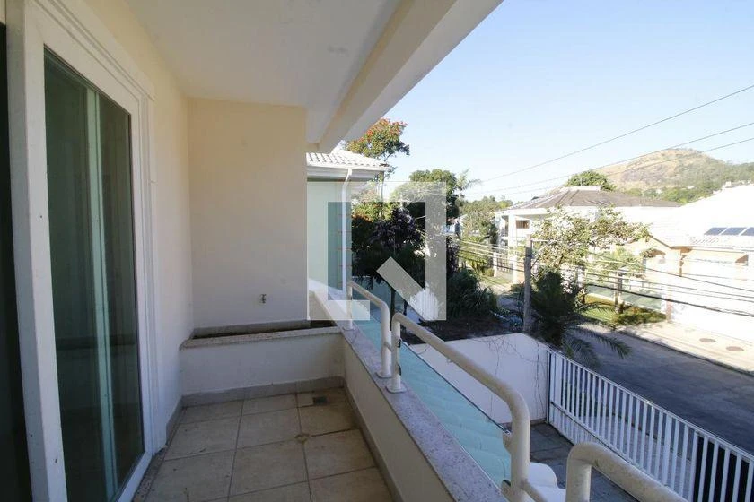 House with 4 en-suite bedrooms and 597 m², 4 parking — photo 48