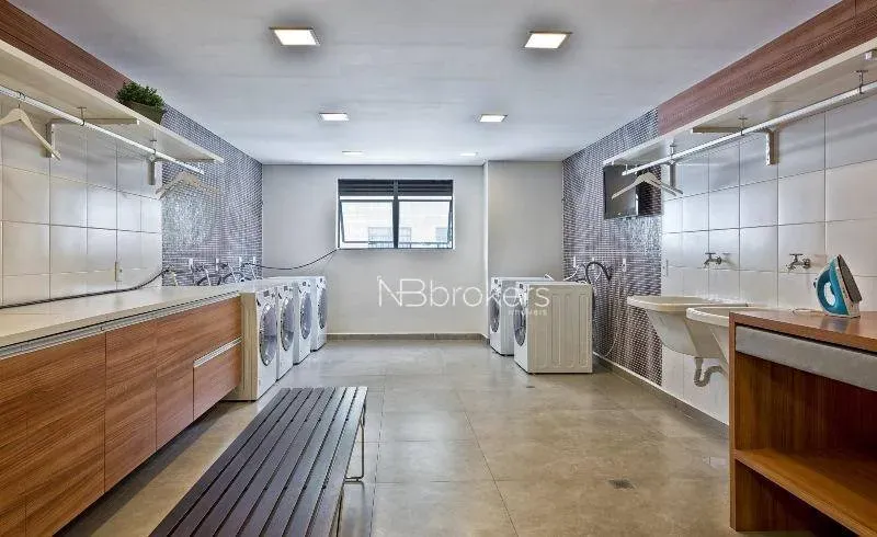 1-bedroom apartment with a private garden space — photo 27