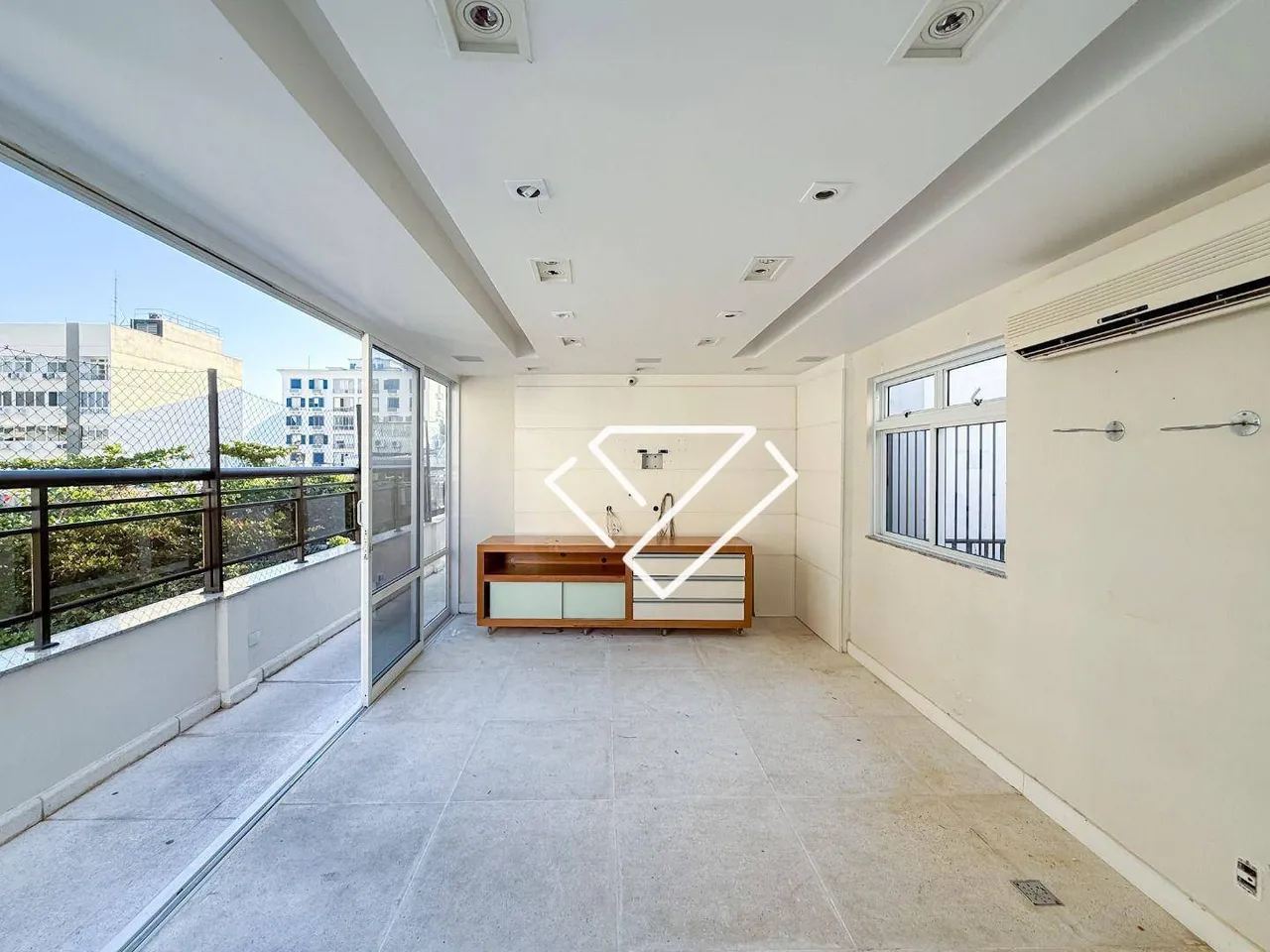 Apartamento com 4 quartos, 3 banheiros e varanda fechada — photo 7