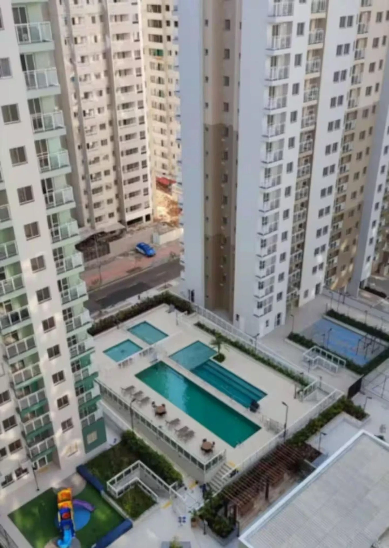 2-bedroom apartment with balcony and laundry area — photo 14