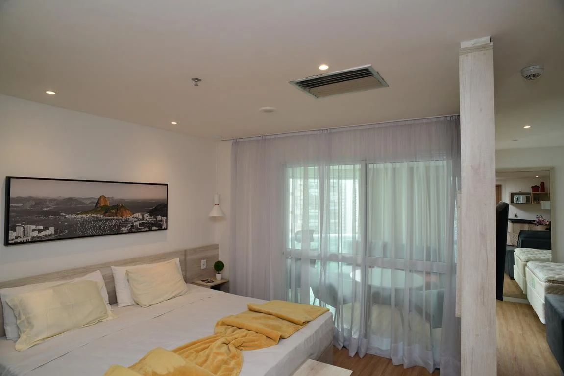 Furnished 1-bedroom apartment with enclosed balcony — photo 3
