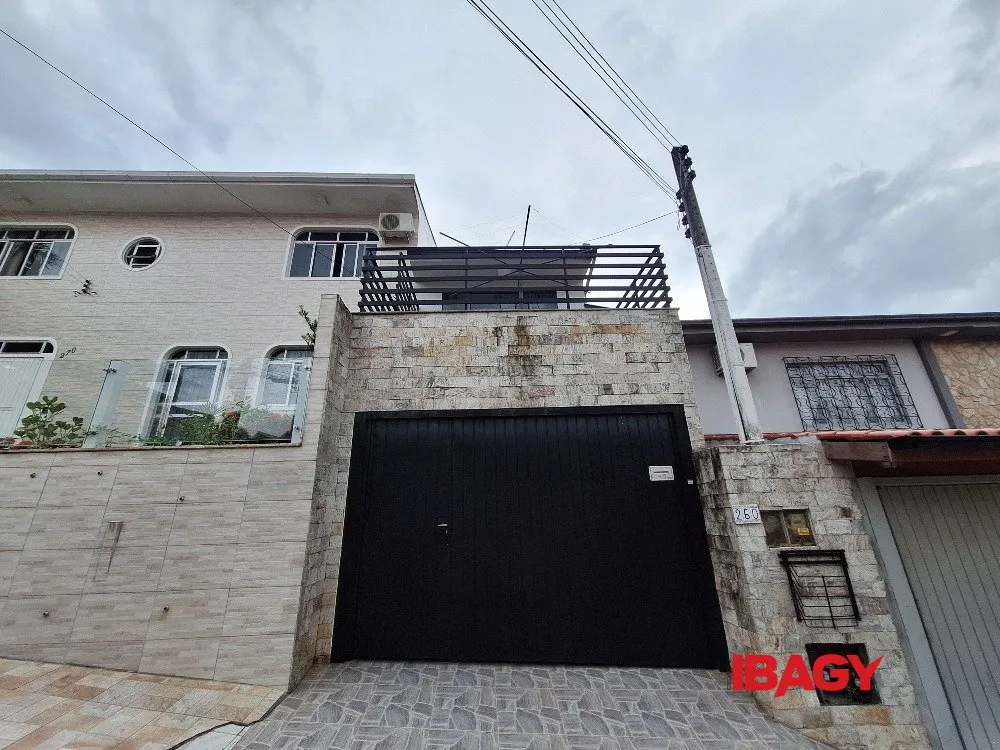 Washing machine in a 2-bedroom house, 121 m² — photo 25