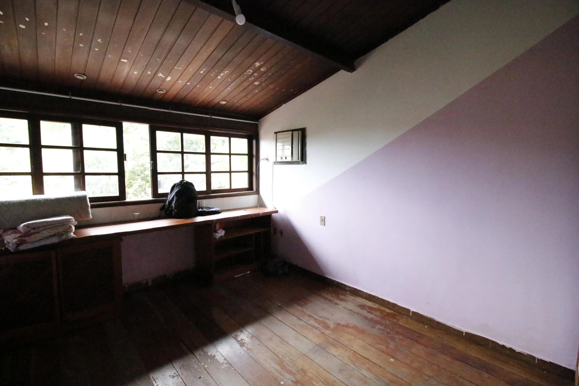 500 m² house with floor-to-ceiling windows and a bathtub — photo 23