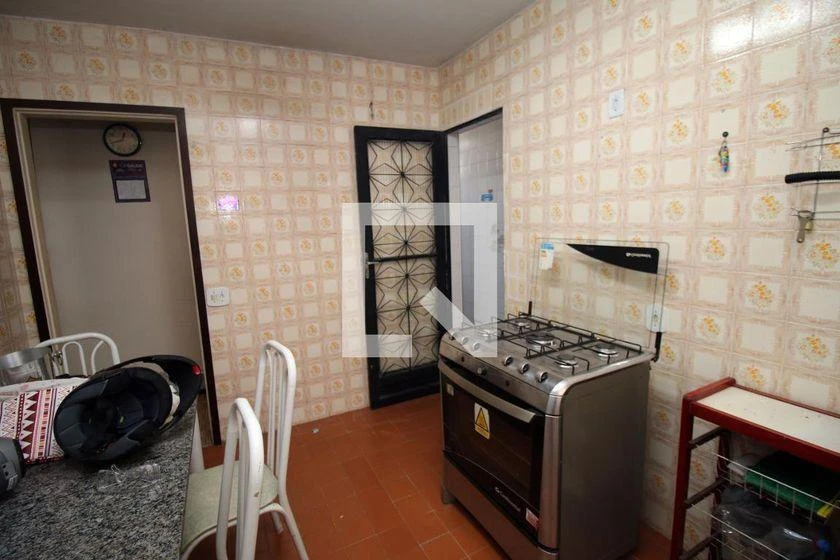House with 4 bedrooms and 297 m², no parking — photo 15