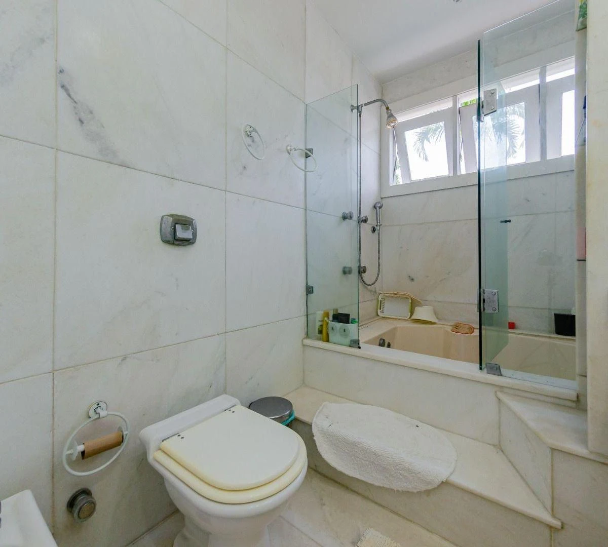 Furnished house with 6 bedrooms and 690 m² — photo 45