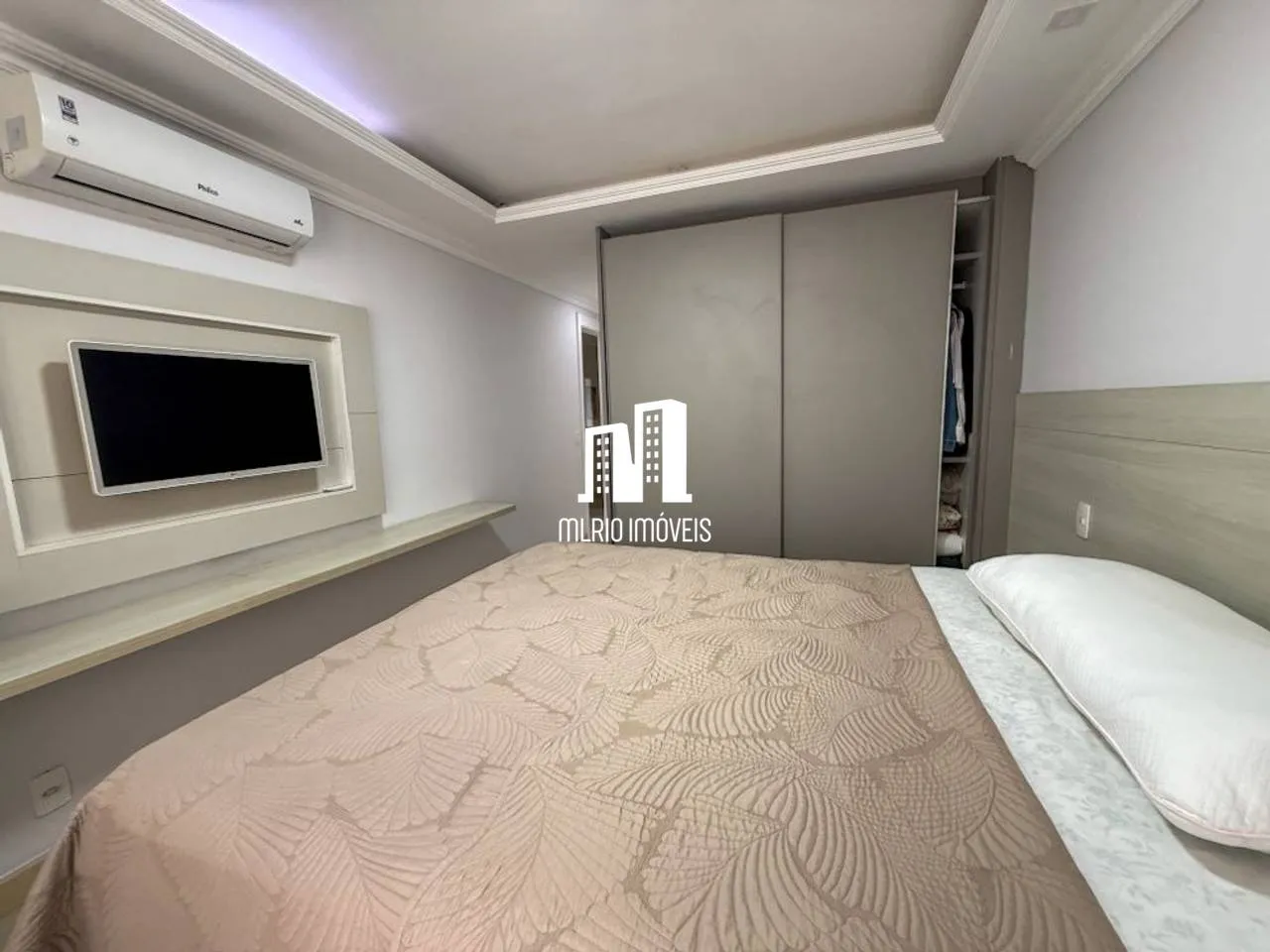 Furnished apartment, 192 m², with a water view — photo 3