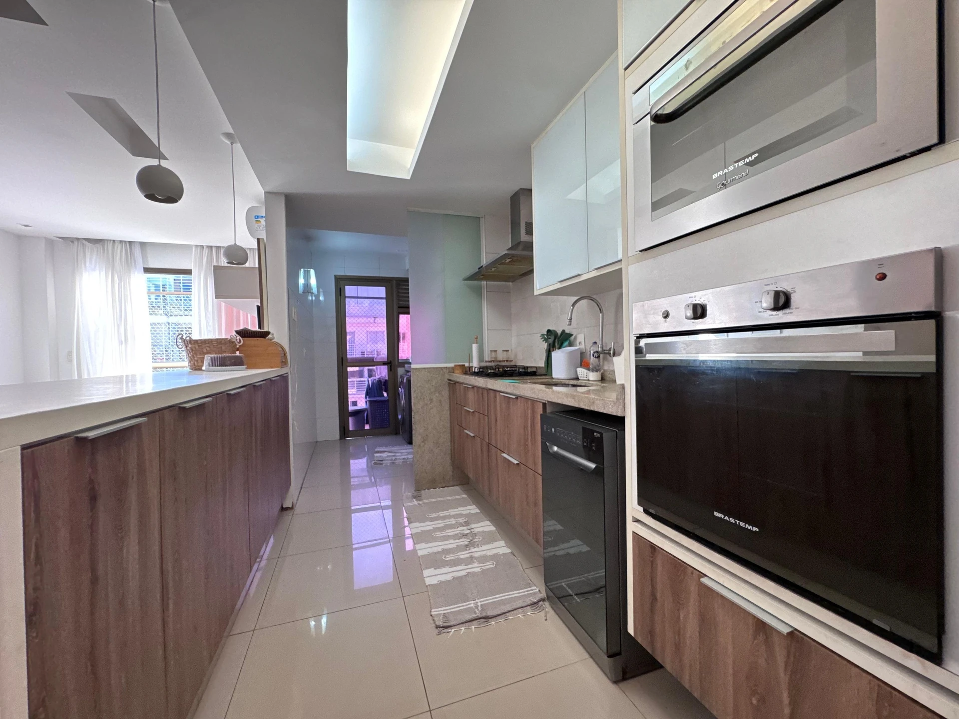 4-bedroom apartment with a glass-enclosed balcony — photo 15
