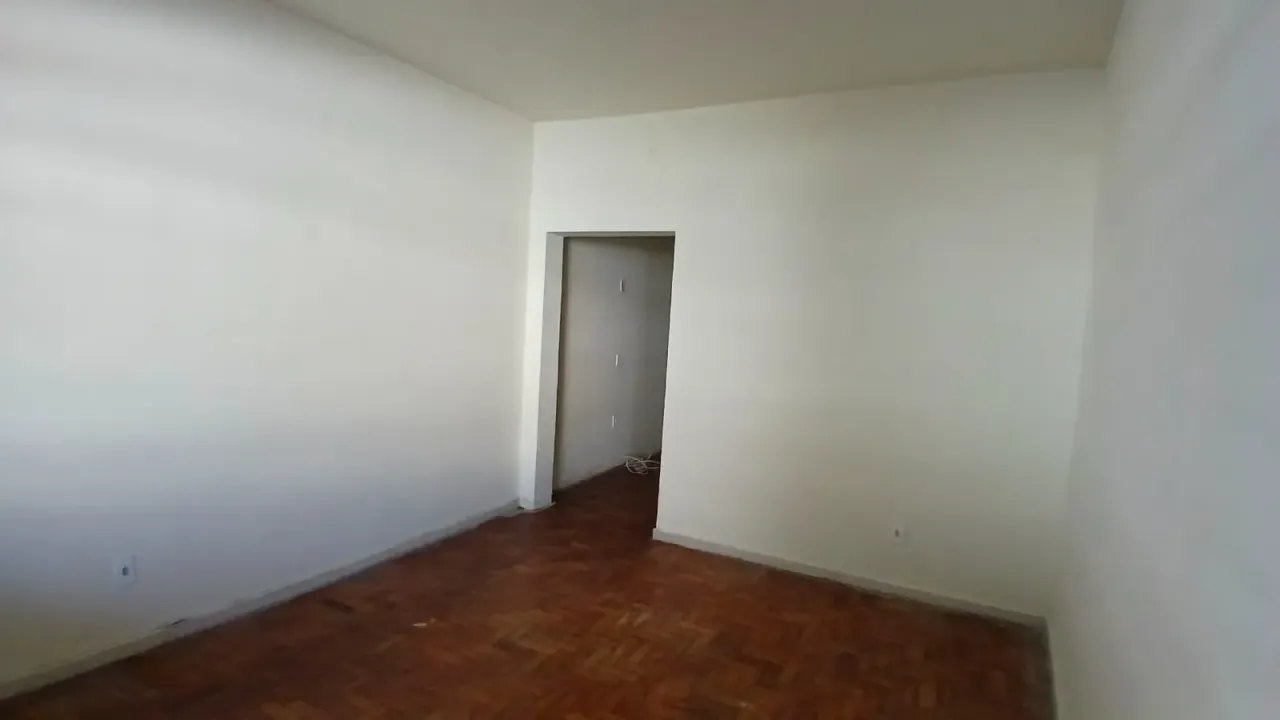 Unfurnished 2-bedroom house with gas stove and parking
