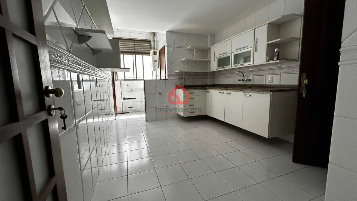 3-bedroom apartment in a building with a pool — photo 2
