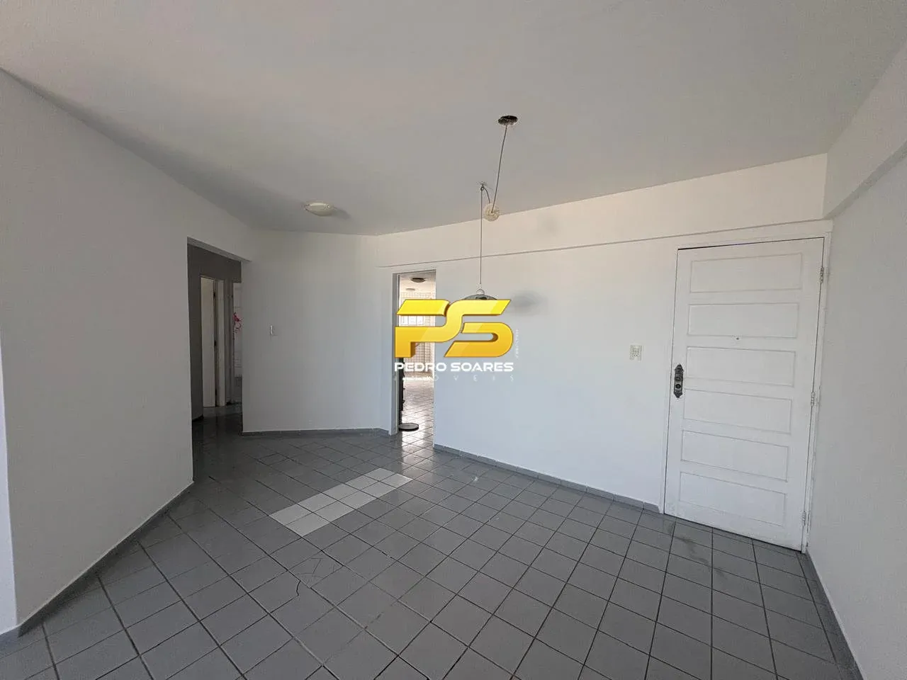 3-bedroom apartment in a building with a gym — photo 14